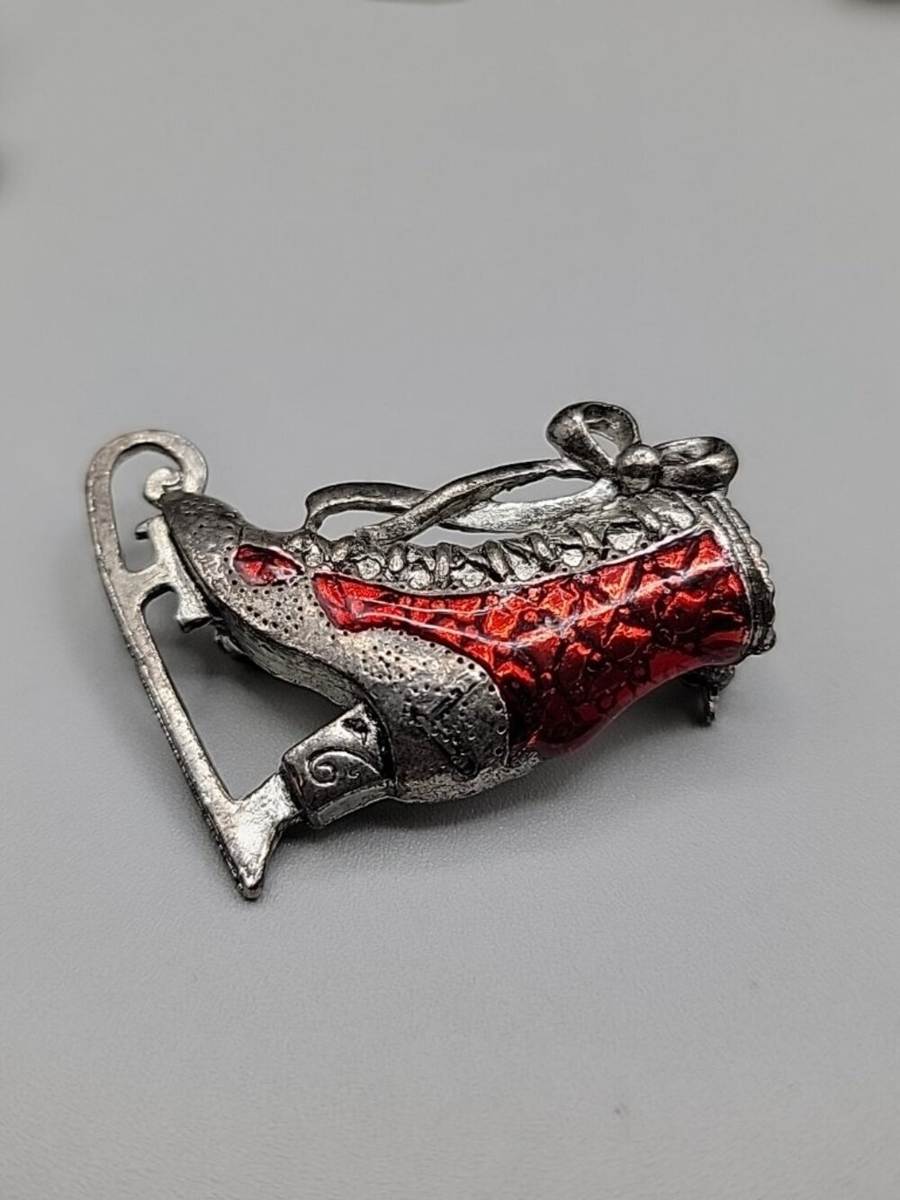 Vintage Red & Silver Tone Ice Skate Brooch Laced Up With Bow - Picture 4 of 7